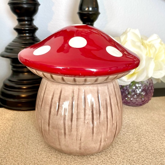 NWT Vintage Inspired Mushroom 🍄 Ceramic Canister Jar - Picture 7 of 8
